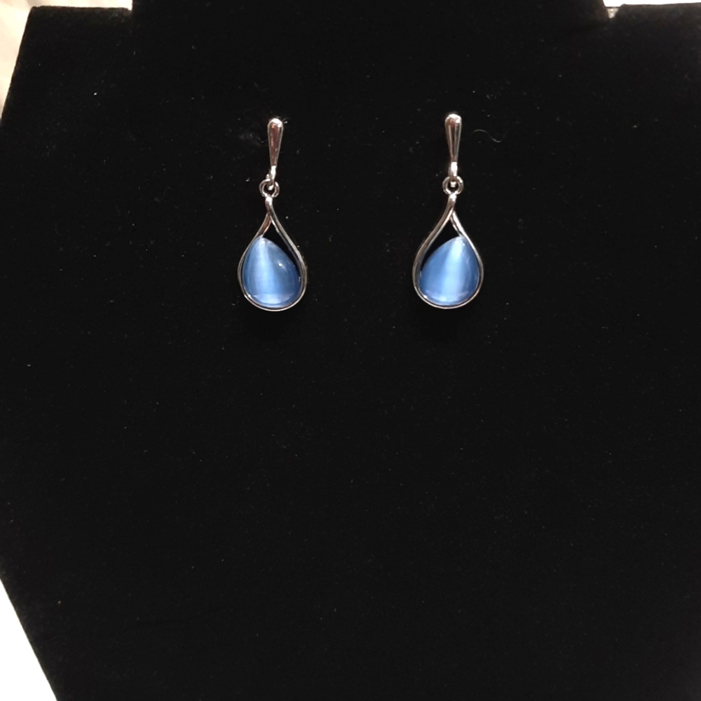 BEAUTIFUL tear drop post earrings  save and bundle 5 for 30 or 1 for 10